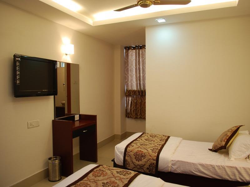 Hotel Elevens Inn Патна Экстерьер фото